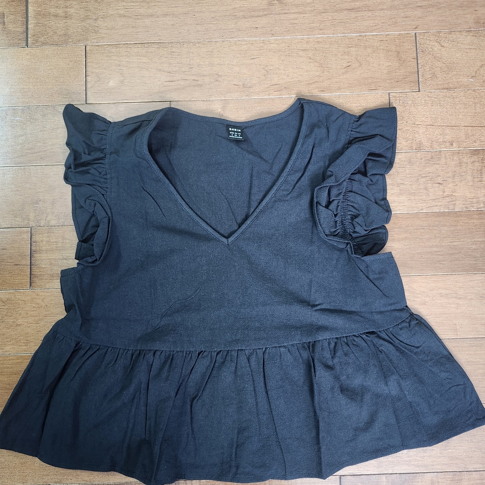 SHEIN Black Ruffled Top